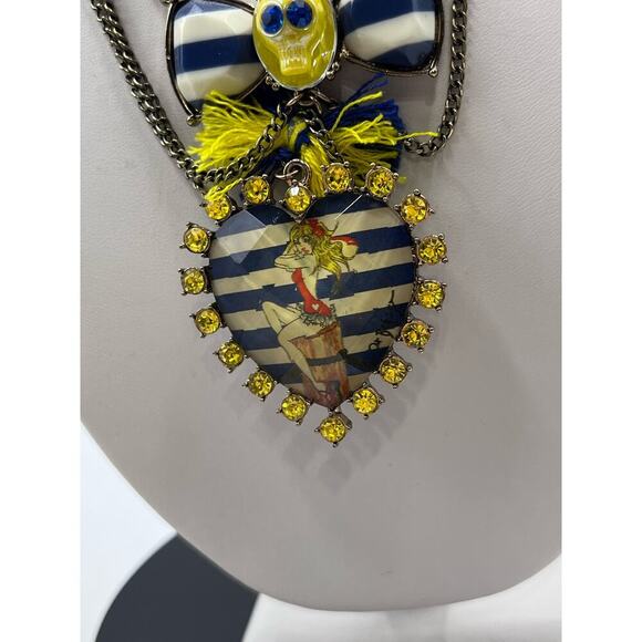 Betsey Johnson Pinup Girl Necklace Ship Shape Collection collection Skull - Picture 12 of 12